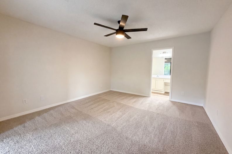 Photo 4 of 23 of 8048 Kilwinning Ln, Jacksonville, FL