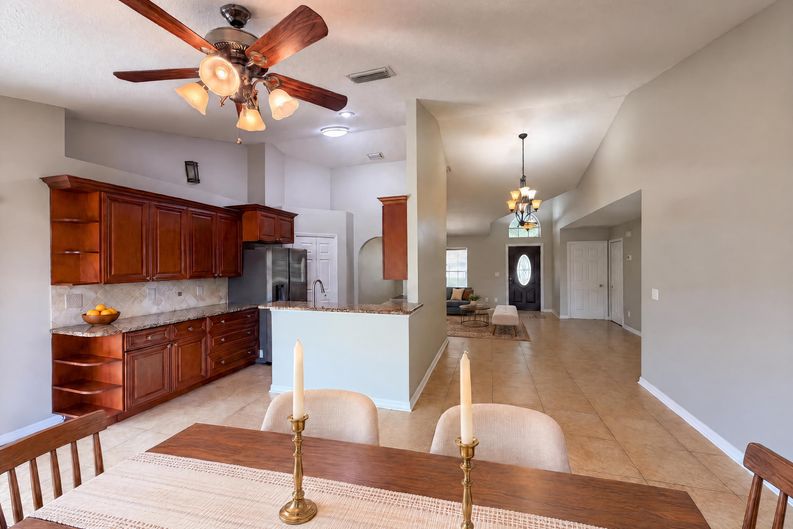 Photo 12 of 29 of 17802 Jefferson St, Oakland, FL