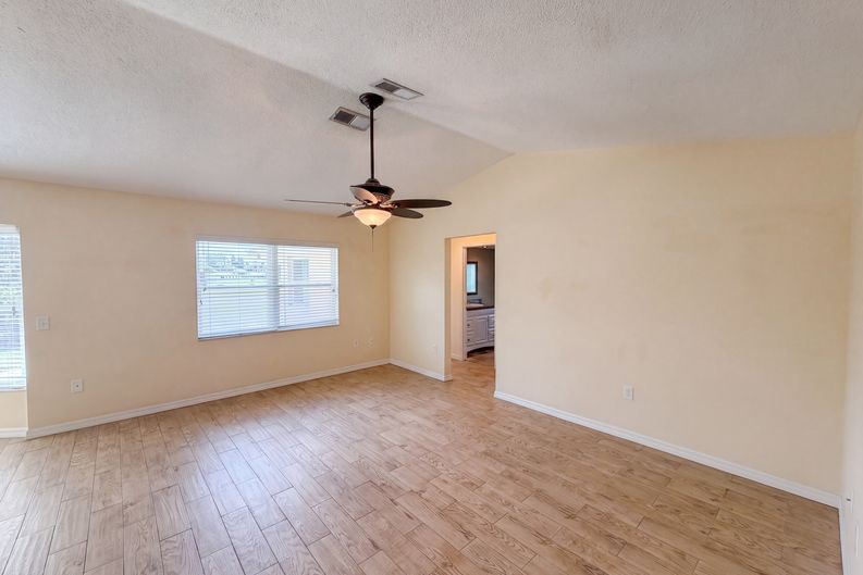 Photo 4 of 44 of 4573 Bayridge Ct, Spring Hill, FL