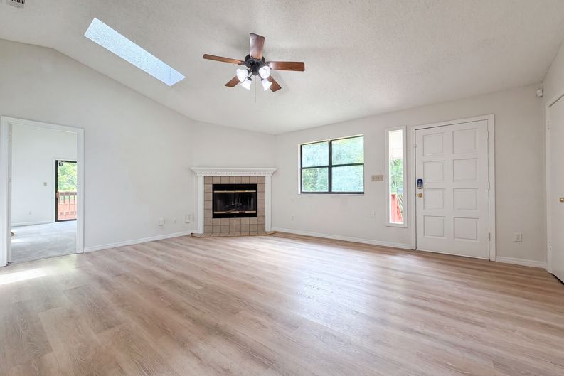 Photo 10 of 17 of 8510 McNeill Rd, Jacksonville, FL