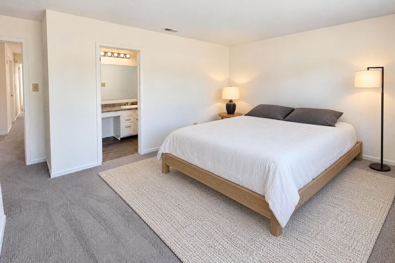 Photo 10 of 20 of 10133 Cumberland Pointe Blvd, Noblesville, IN