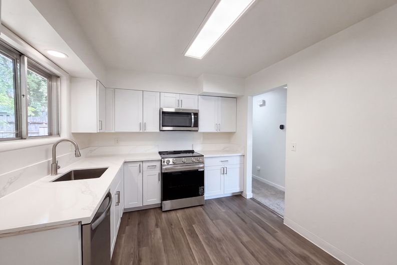 Photo 8 of 21 of 465 SW 139th Ave, Beaverton, OR