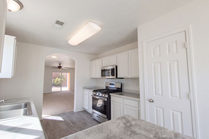 Photo 10 of 47 of 6608 Mountain Hawk Loop NE, Rio Rancho, NM