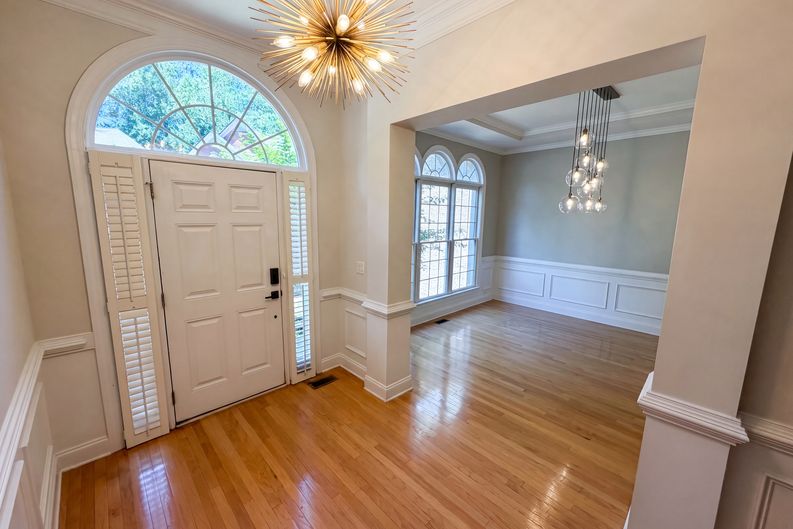 Photo 6 of 38 of 1231 Dunwoody Village Dr, Atlanta, GA