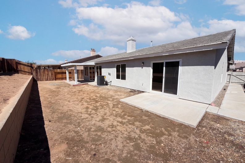 Photo 5 of 18 of 13241 Cameron St, Victorville, CA