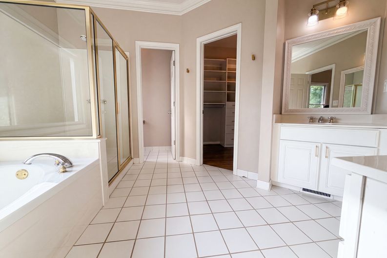Photo 12 of 34 of 2299 Camden Dr SW, Marietta, GA