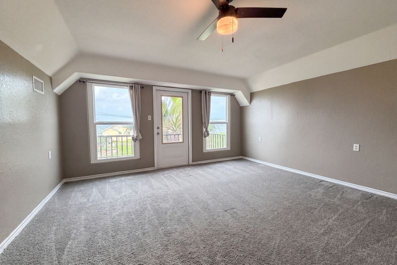 Photo 10 of 19 of 552 Marshall Johnson Ave S, Port Lavaca, TX