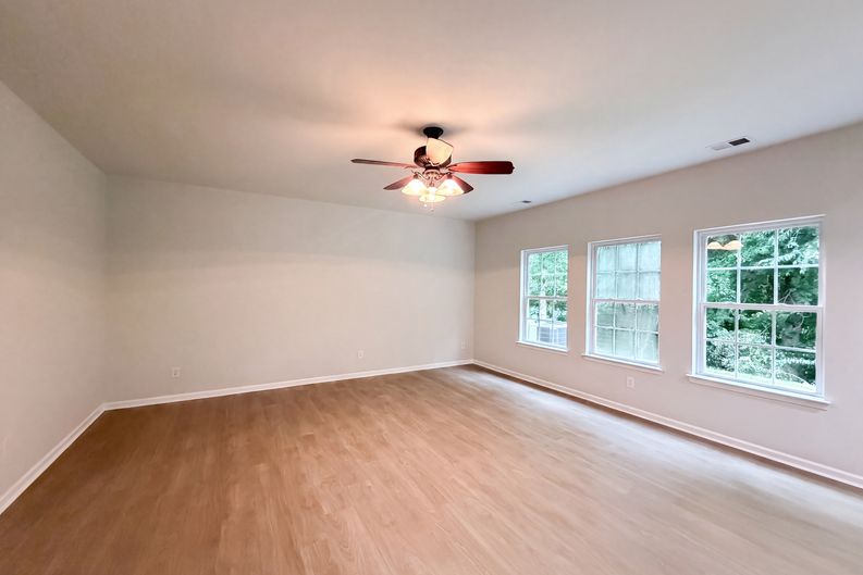 Photo 3 of 18 of 127 Edgington St, Mooresville, NC