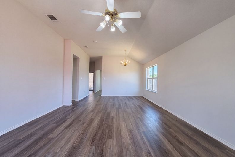 Photo 6 of 17 of 8025 Blue Duck Trl, Arlington, TX