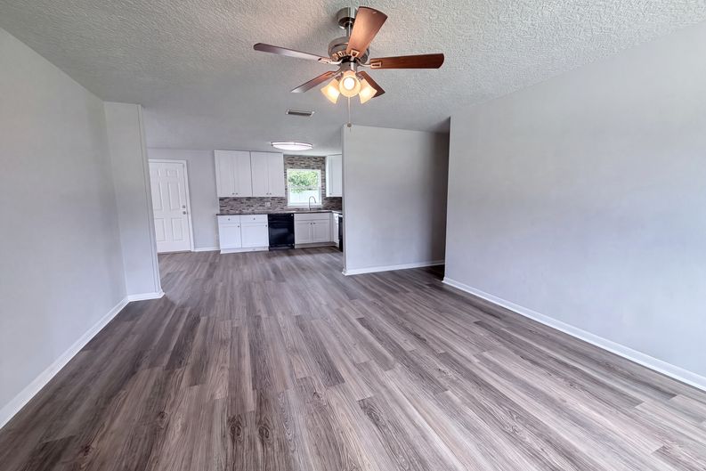 Photo 3 of 21 of 411 Capricorn Ln, Orange Park, FL