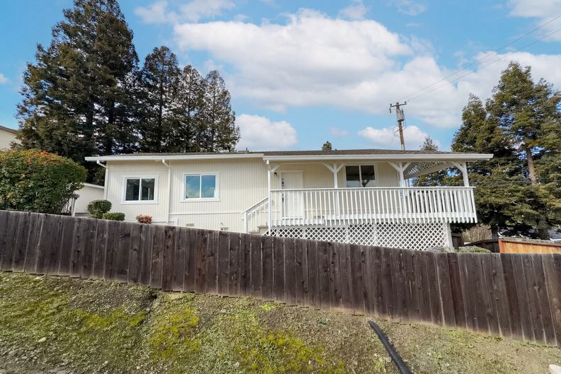 Photo 6 of 43 of 2291 Yale St, Martinez, CA
