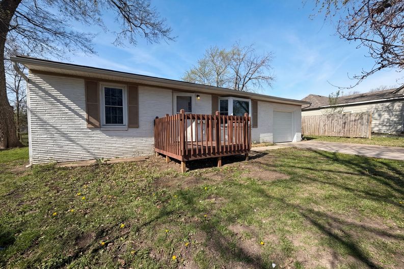 Photo 14 of 17 of 410 B St, Belton, MO