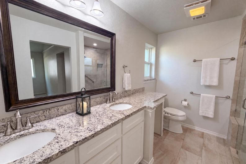 Photo 20 of 27 of 1208 Hillcrest Dr, Euless, TX