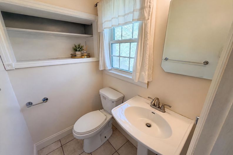 Photo 14 of 24 of 6621 Starcrest Dr, Charlotte, NC