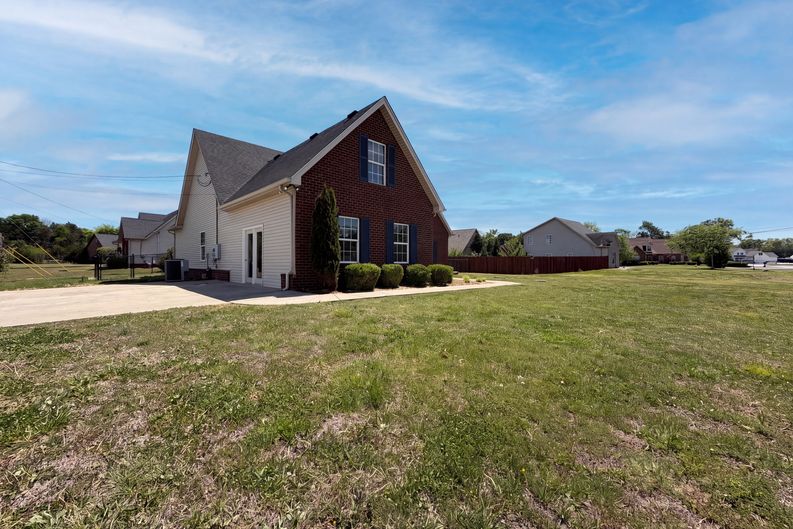 Photo 21 of 24 of 425 Long Creek Dr, Christiana, TN