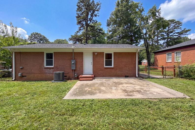 Photo 5 of 19 of 528 Kentbrook Dr, Charlotte, NC