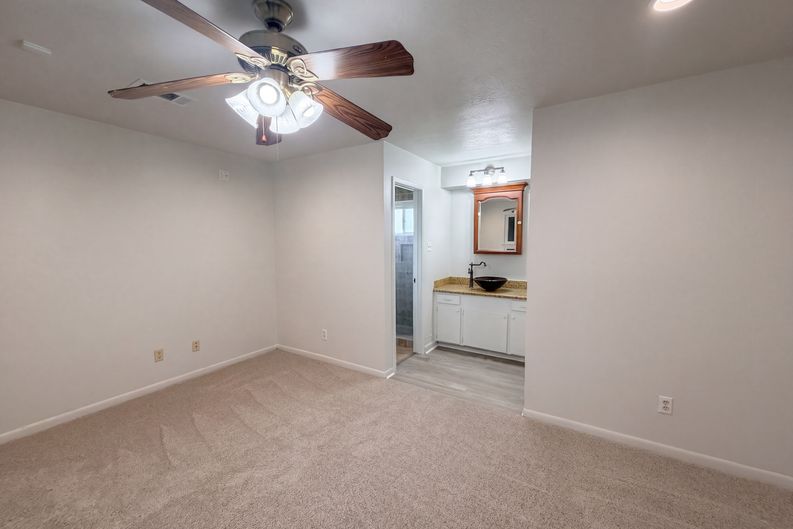 Photo 4 of 18 of 3206 Brookdale Ct, Deer Park, TX