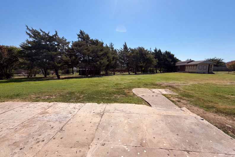 Photo 18 of 21 of 3940 Victory Ct, Midlothian, TX