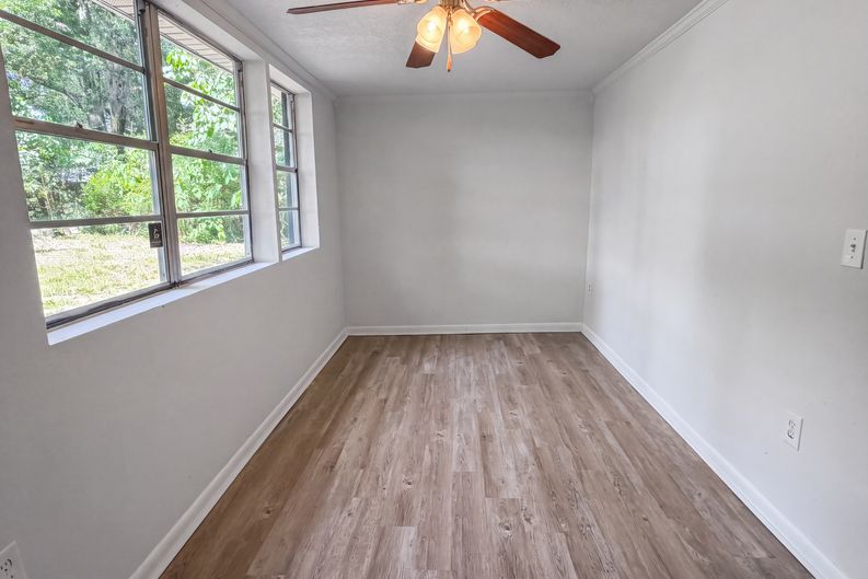 Photo 9 of 22 of 5928 Lake Ridge Ave, Jacksonville, FL