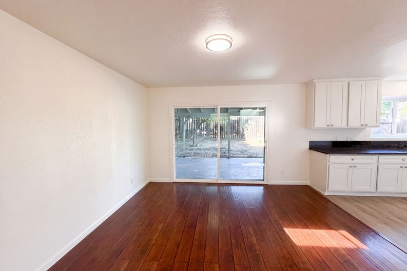 Photo 6 of 39 of 4948 Dewey Dr, Fair Oaks, CA