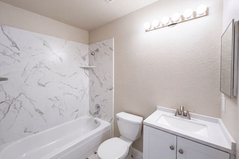 Photo 10 of 15 of 2739 April Hill Ln, Dallas, TX