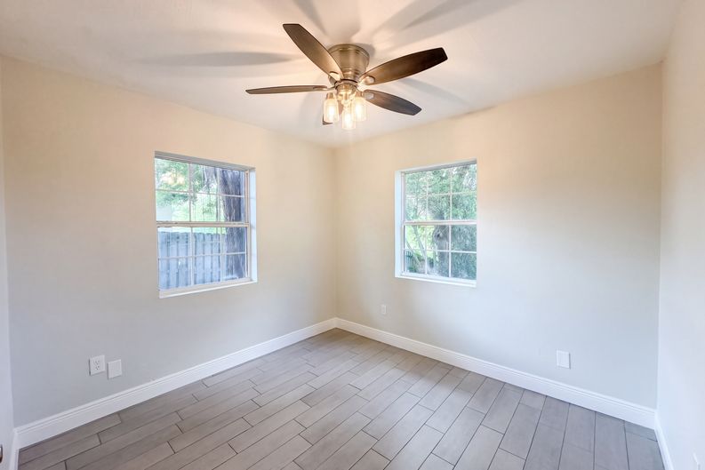 Photo 11 of 21 of 1610 Stevensons Dr, Clearwater, FL