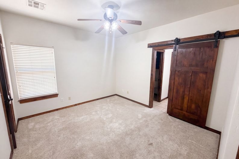 Photo 9 of 25 of 1017 W Camellia Way, Mustang, OK