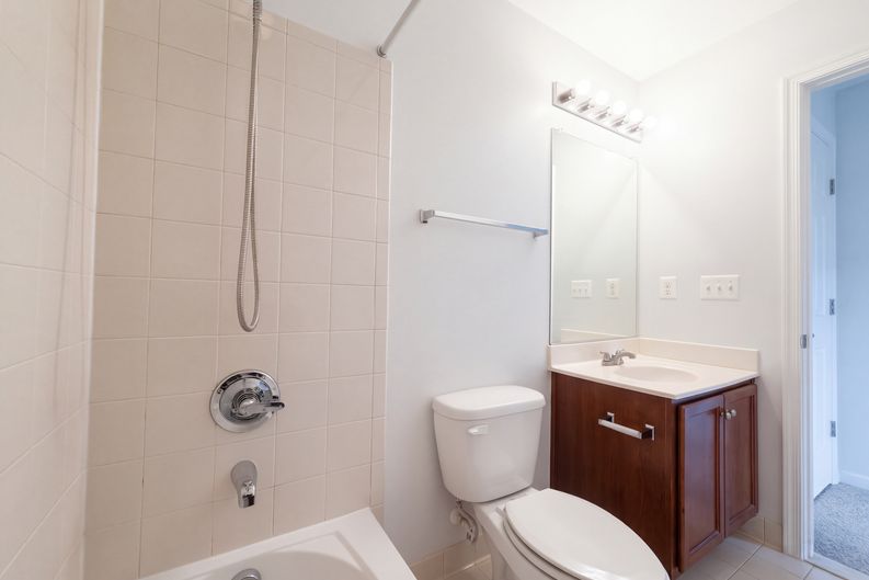 Photo 12 of 25 of 15613 John Diskin Cir, Woodbridge, VA