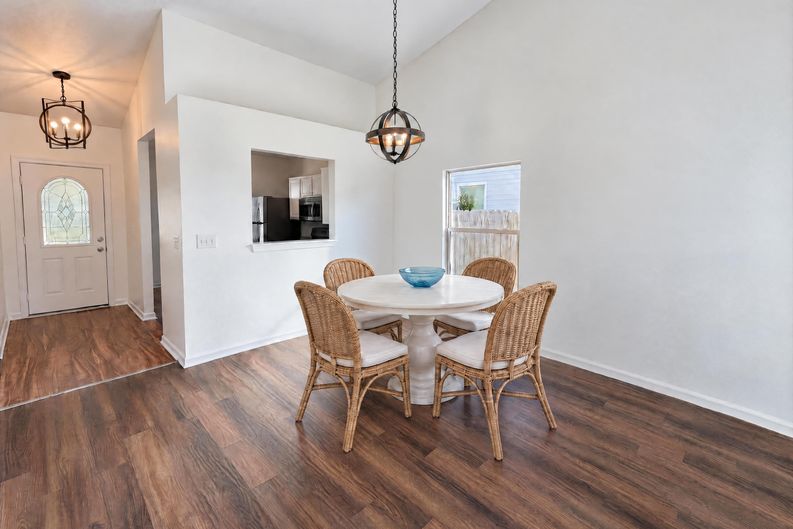Photo 3 of 17 of 5847 Brookville Lake Dr, Indianapolis, IN