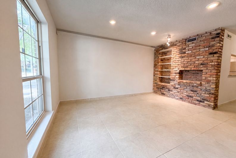 Photo 3 of 18 of 2503 McCue Rd, Houston, TX