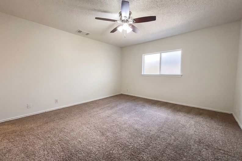 Photo 14 of 16 of 3741 Candlebluff Dr, San Antonio, TX