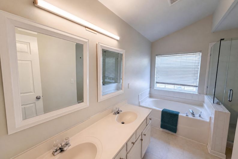 Photo 12 of 17 of 8409 Aztec Dawn Ct, Raleigh, NC
