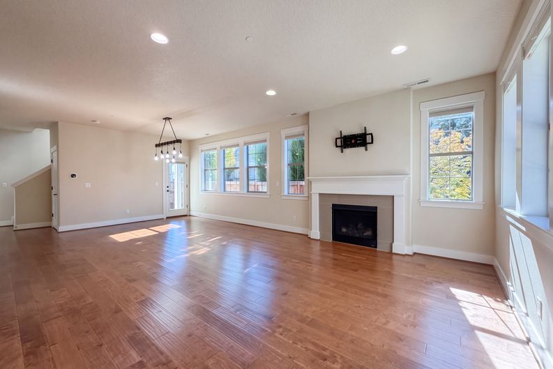 Photo 7 of 25 of 410 NE 76th Ave, Hillsboro, OR
