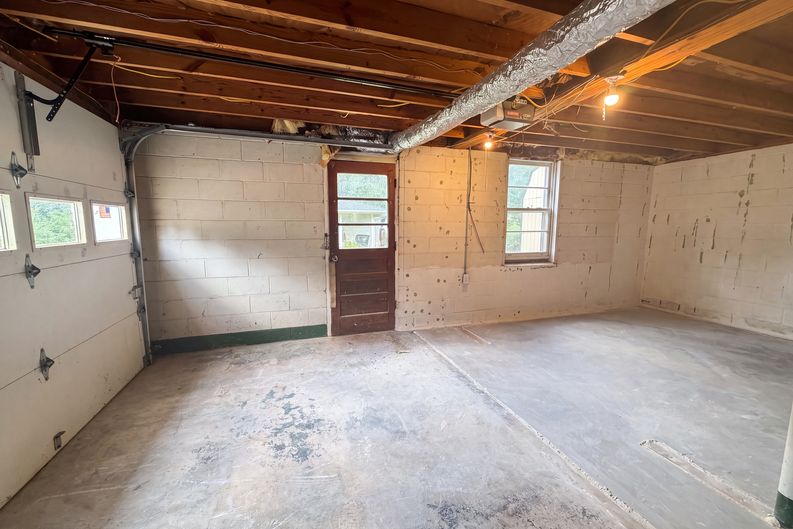 Photo 10 of 17 of 3119 Holbrook Dr SW, Marietta, GA