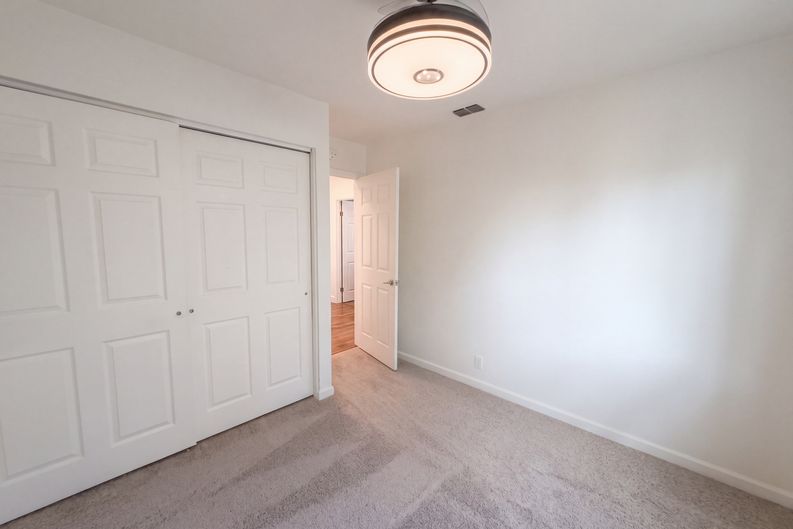 Photo 11 of 18 of 5208 Fernwood Way, Sacramento, CA