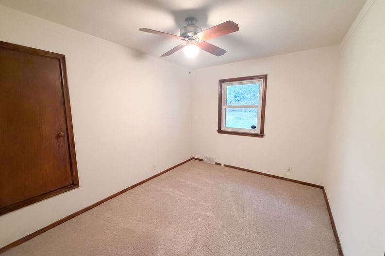 Photo 4 of 22 of 2804 Churchill St, Roseville, MN