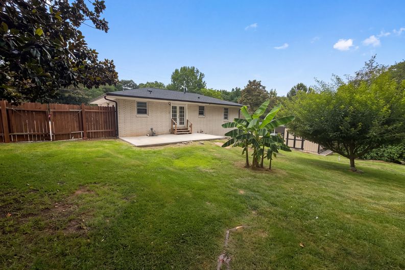 Photo 5 of 17 of 3119 Holbrook Dr SW, Marietta, GA