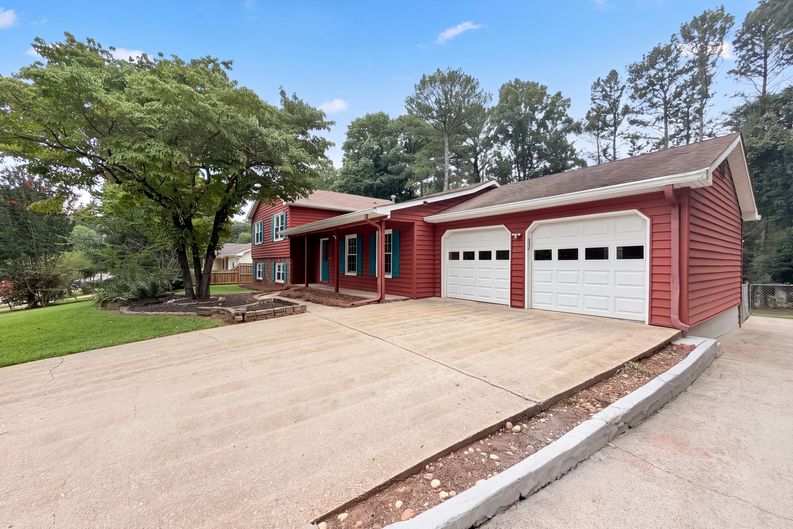 Photo 24 of 29 of 1731 Sundale Dr, Lawrenceville, GA