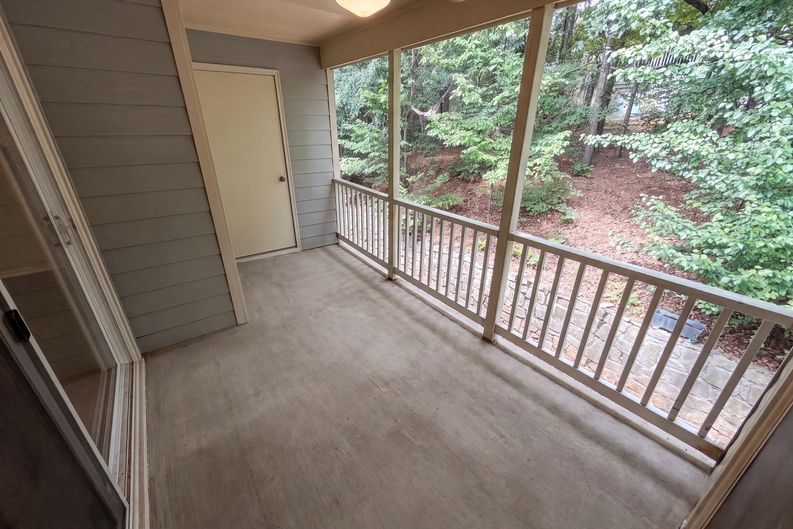 Photo 10 of 26 of 18 Springhedge Ct SE, Smyrna, GA