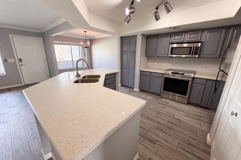 Photo 5 of 24 of 1331 W Baseline Rd, Mesa, AZ