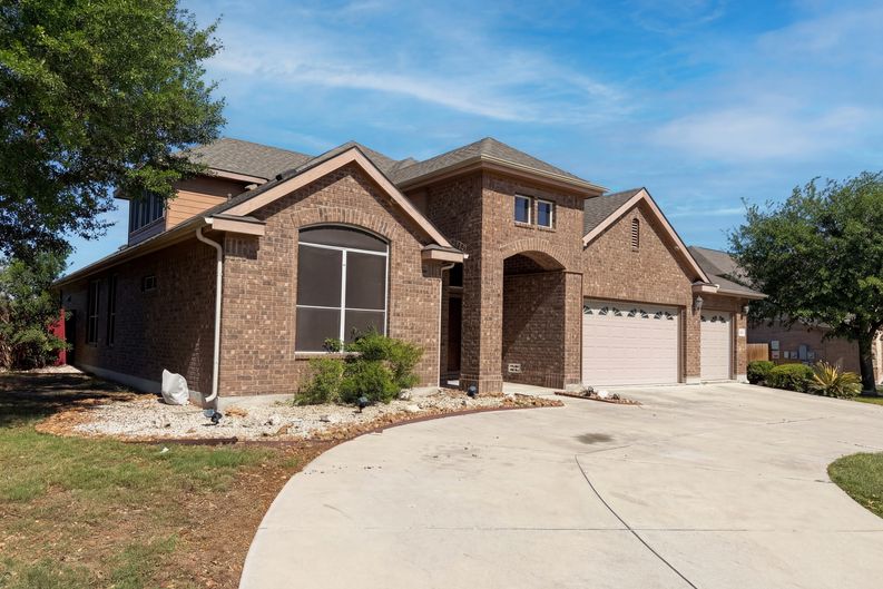 Photo 6 of 22 of 6941 Laura Hts, Schertz, TX