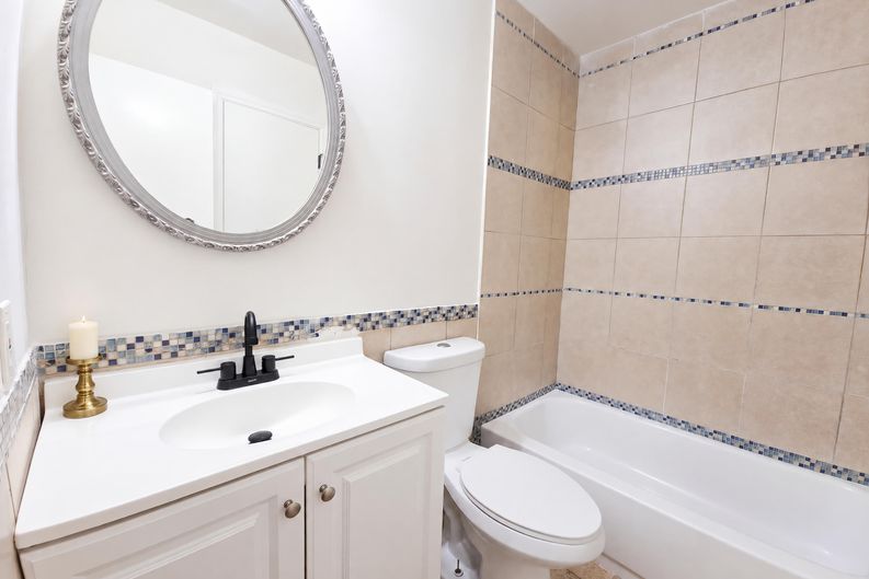 Photo 8 of 14 of 3118 Caliente Ln, Rex, GA