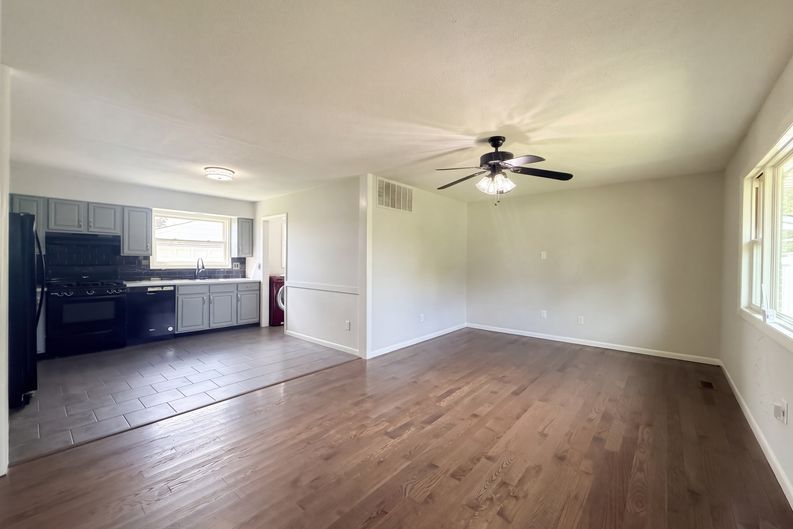 Photo 3 of 28 of 10820 Jackson St, Van Buren Township, MI