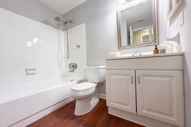 Photo 13 of 17 of 16005 Woodpine Dr, Tampa, FL