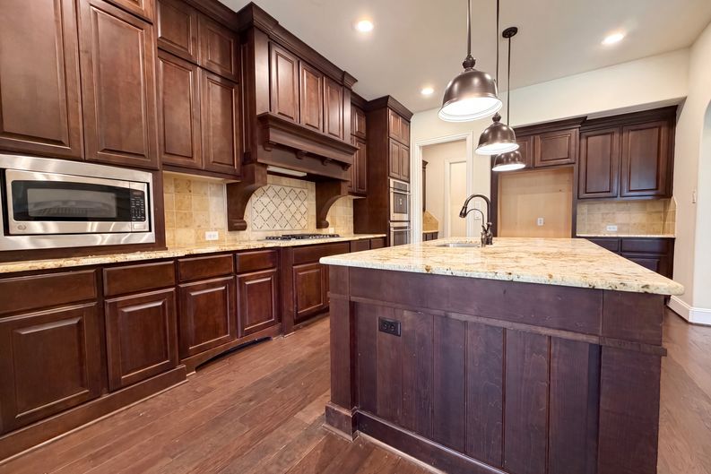 Photo 7 of 30 of 27911 Warren Park Dr, Katy, TX