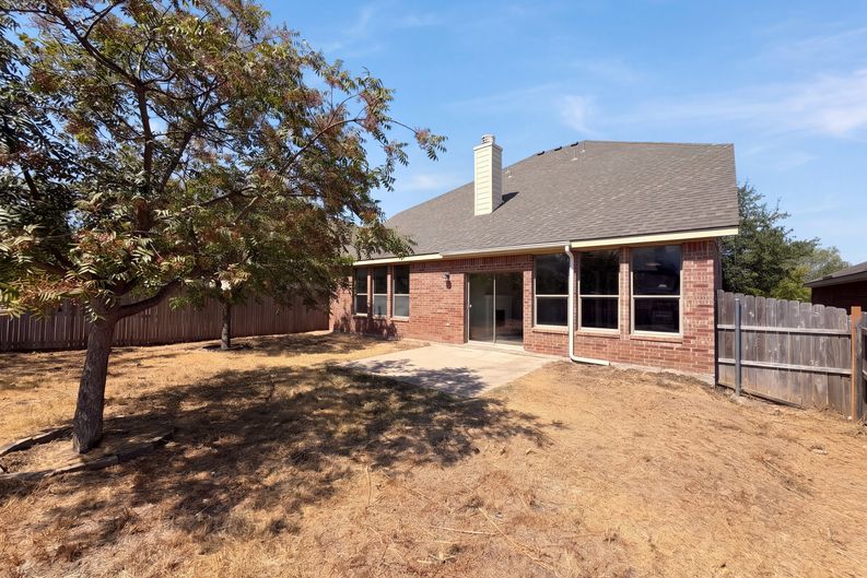 Photo 8 of 33 of 10713 Vista Heights Blvd, Fort Worth, TX