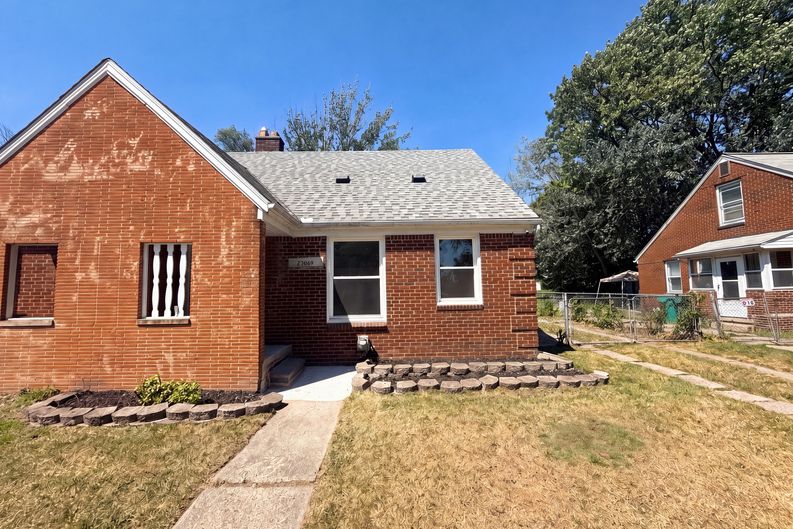 Photo 14 of 19 of 23089 Brittany Ave, Eastpointe, MI