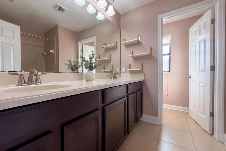 Photo 19 of 36 of 12424 Belcroft Dr, Riverview, FL