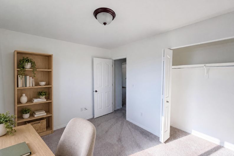 Photo 13 of 18 of 14273 S Heartstone Cir, Herriman, UT
