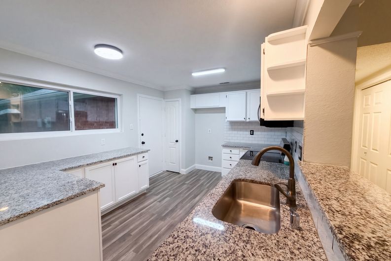 Photo 11 of 31 of 2228 Silverthorn Ln, Flower Mound, TX